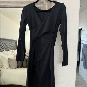 Lululemon long sleeve cut out back, form fitting dress size 6
